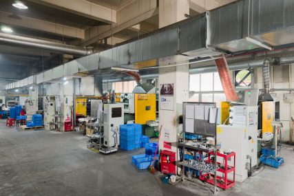 die-casting-workshop-scaled-r8vxxmu30df9ayw8x3ewpptuunld8jt38r3dagu7z6